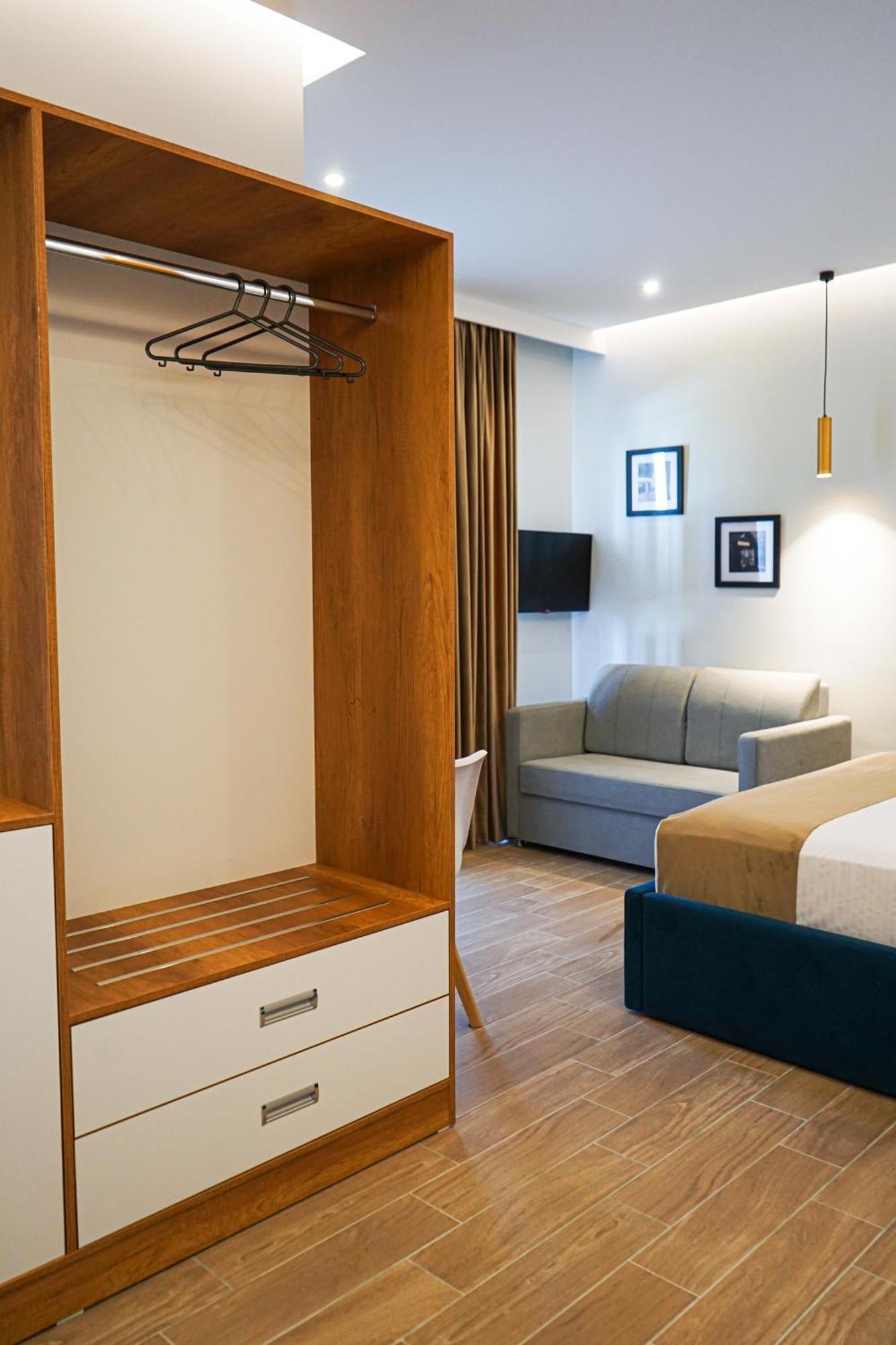 Delmar Apartments Golem  Extérieur photo
